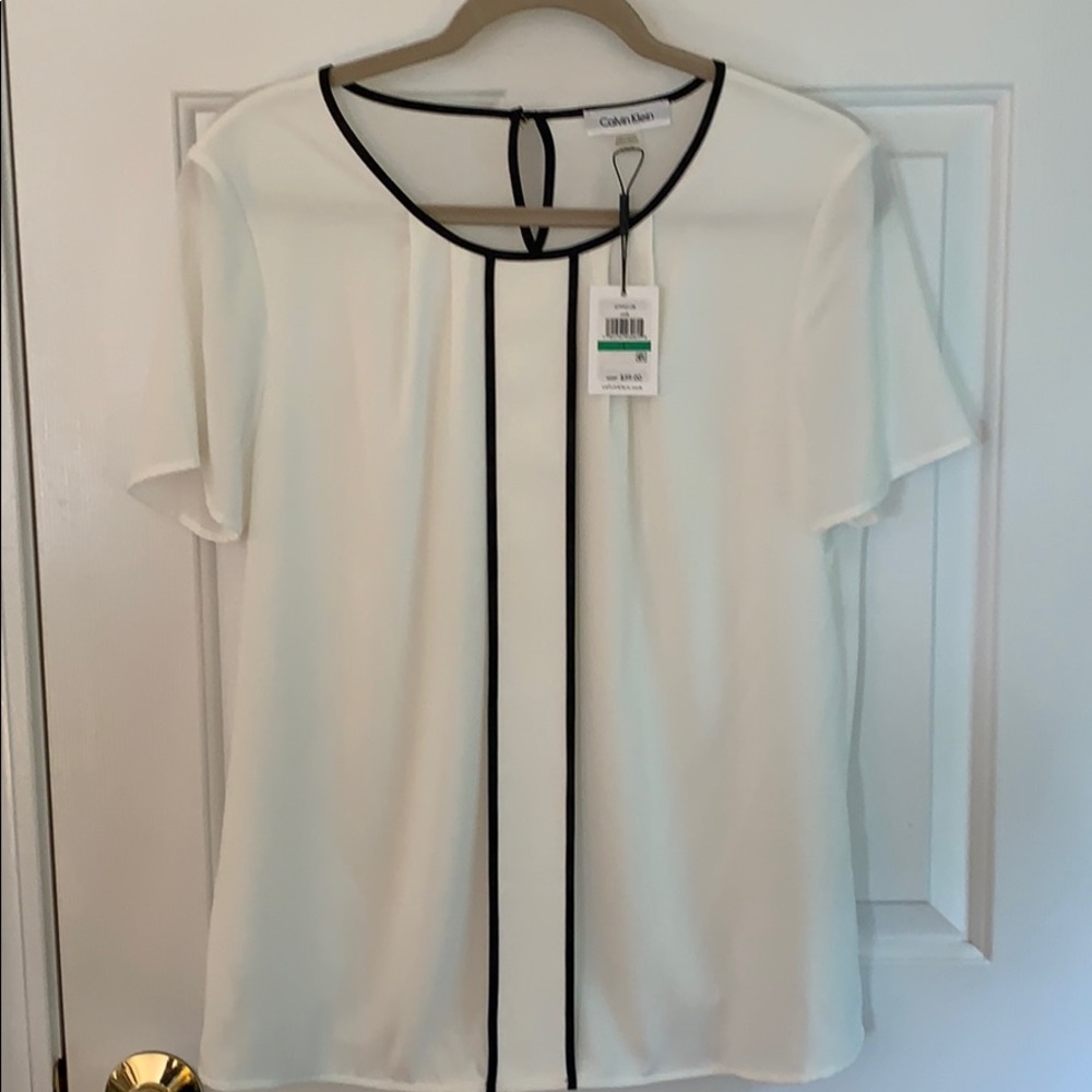 White Tee Short Blouse with black details